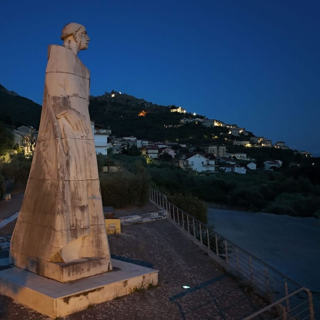 Roccasecca (FR) – Statua di San Tommaso ripresa con Drone DJI FLIP.